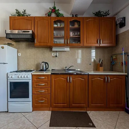 Beautiful In Pag With House Sea View Apartmán