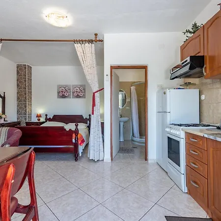 Beautiful In Pag With House Sea View Apartmán *