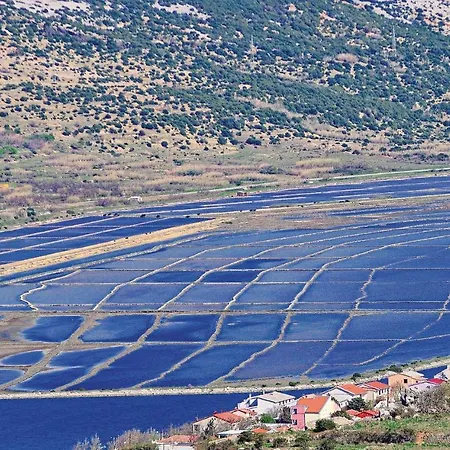 Apartmán Beautiful In Pag With House Sea View Pag Town