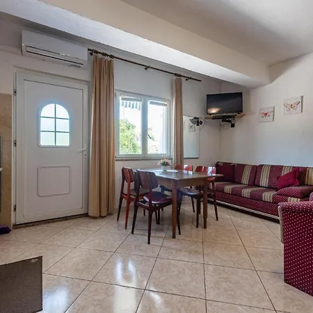 Apartmán Beautiful In Pag With House Sea View Pag Town