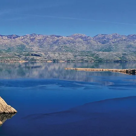 Beautiful In Pag With House Sea View Apartmán